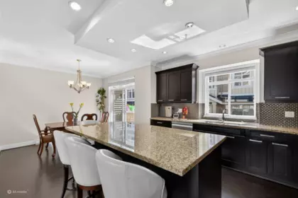 Kitchen Island Photo of 11 2925 King George Boulevard, Surrey, BC
