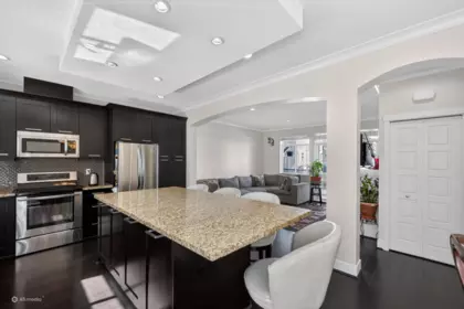 Kitchen Photo of 11 2925 King George Boulevard, Surrey, BC