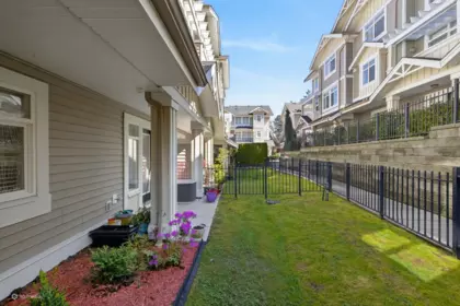 Office / Den Photo of 11 2925 King George Boulevard, Surrey, BC