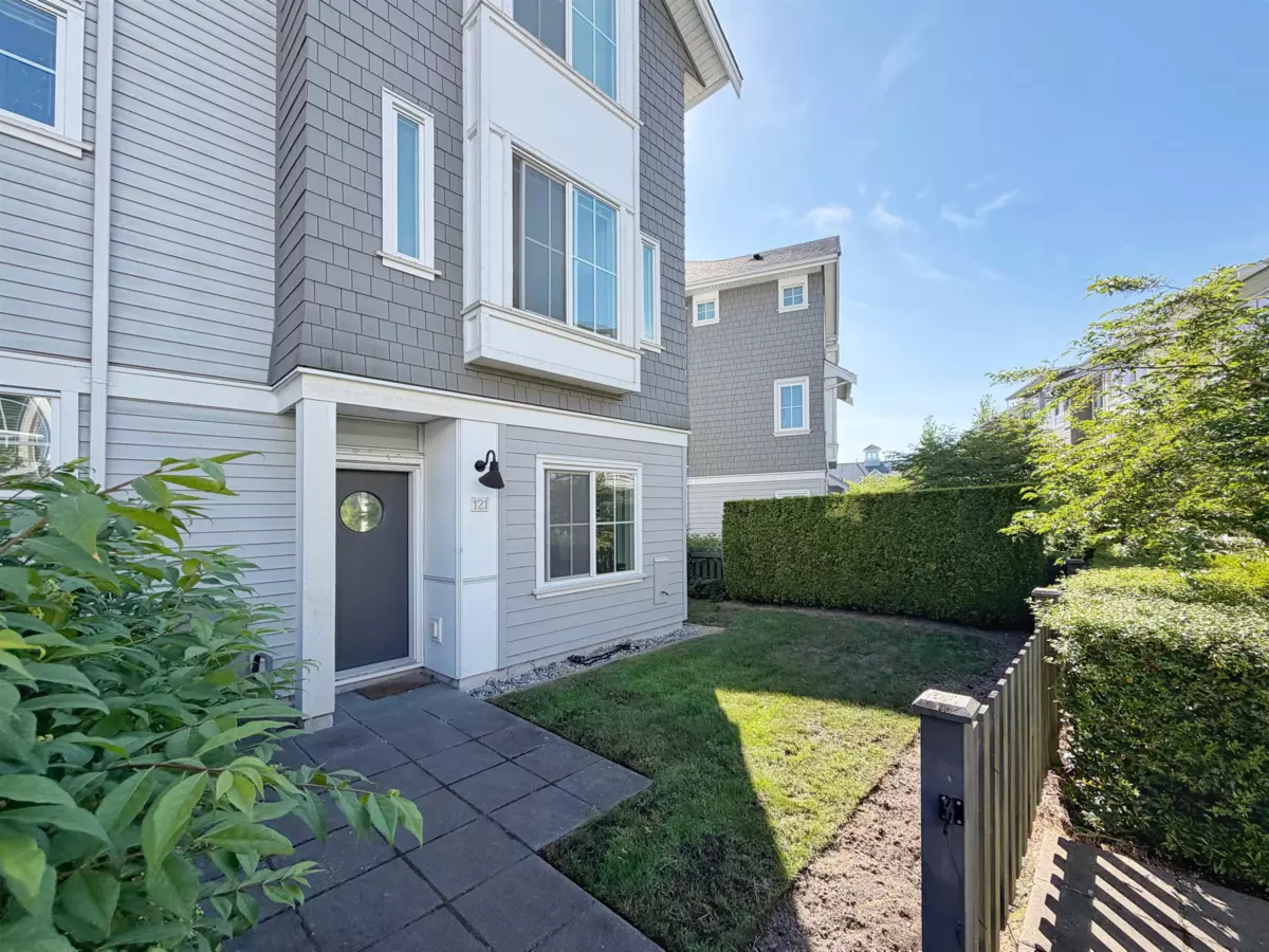 Family Room Photo of 121 5550 Admiral Way, Ladner, BC