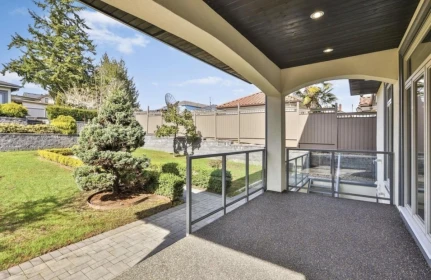 Guest Bathroom Photo of 7525 13th Avenue, Burnaby, BC