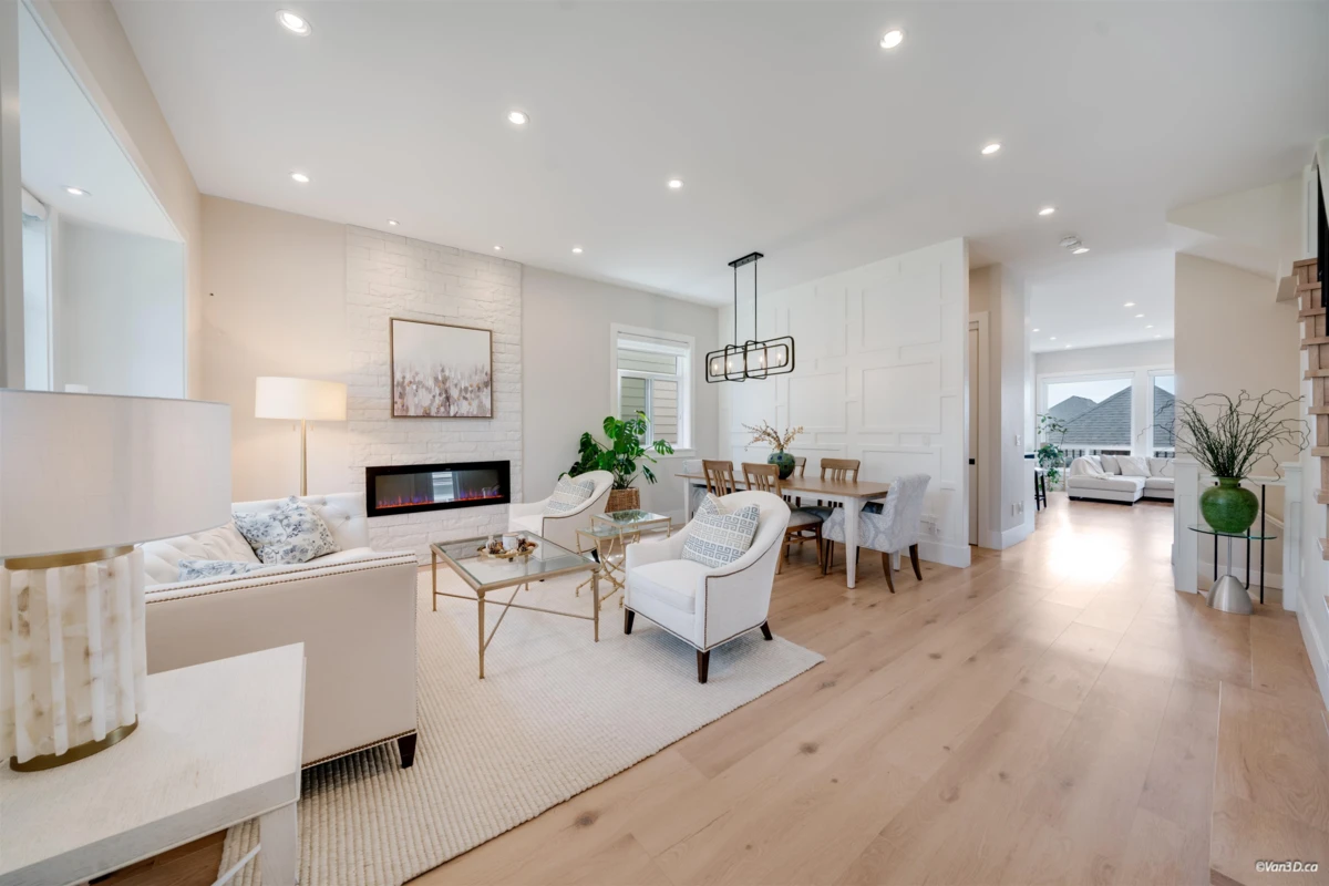 Living Room Photo of 16778 20a Avenue, Surrey, BC