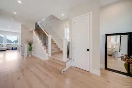 Entry Foyer Photo of 16778 20a Avenue, Surrey, BC
