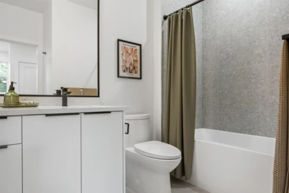 Primary Bathroom Photo of 19758 76 Avenue, Langley, BC