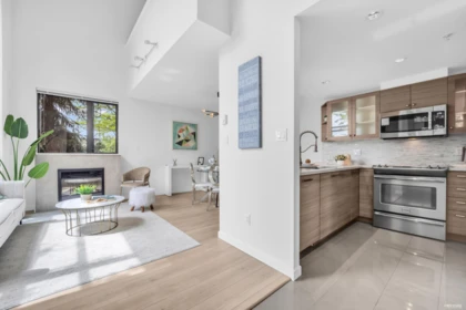 Breakfast Nook Photo of 6 4178 Dawson Street, Burnaby, BC