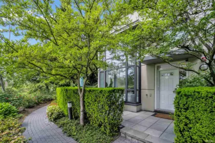 Entry Foyer Photo of 6 4178 Dawson Street, Burnaby, BC