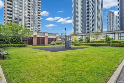 Hot Tub / Spa Photo of 6 4178 Dawson Street, Burnaby, BC