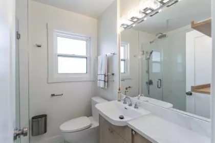 Guest Bathroom Photo of 9175 Holmes Street, Burnaby, BC