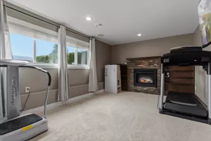 Entry Foyer Photo of 45305 Paisley Avenue, Chilliwack, BC