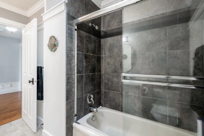 Hallway Photo of 34963 Edgeview Place, Abbotsford, BC