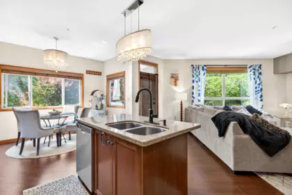 Guest Bathroom Photo of 21 24185 106b Avenue, Maple Ridge, BC