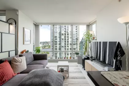 Kitchen Island Photo of 3108 1438 Richards Street, Vancouver, BC