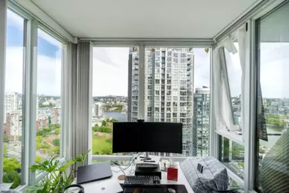 Powder Room Photo of 3108 1438 Richards Street, Vancouver, BC