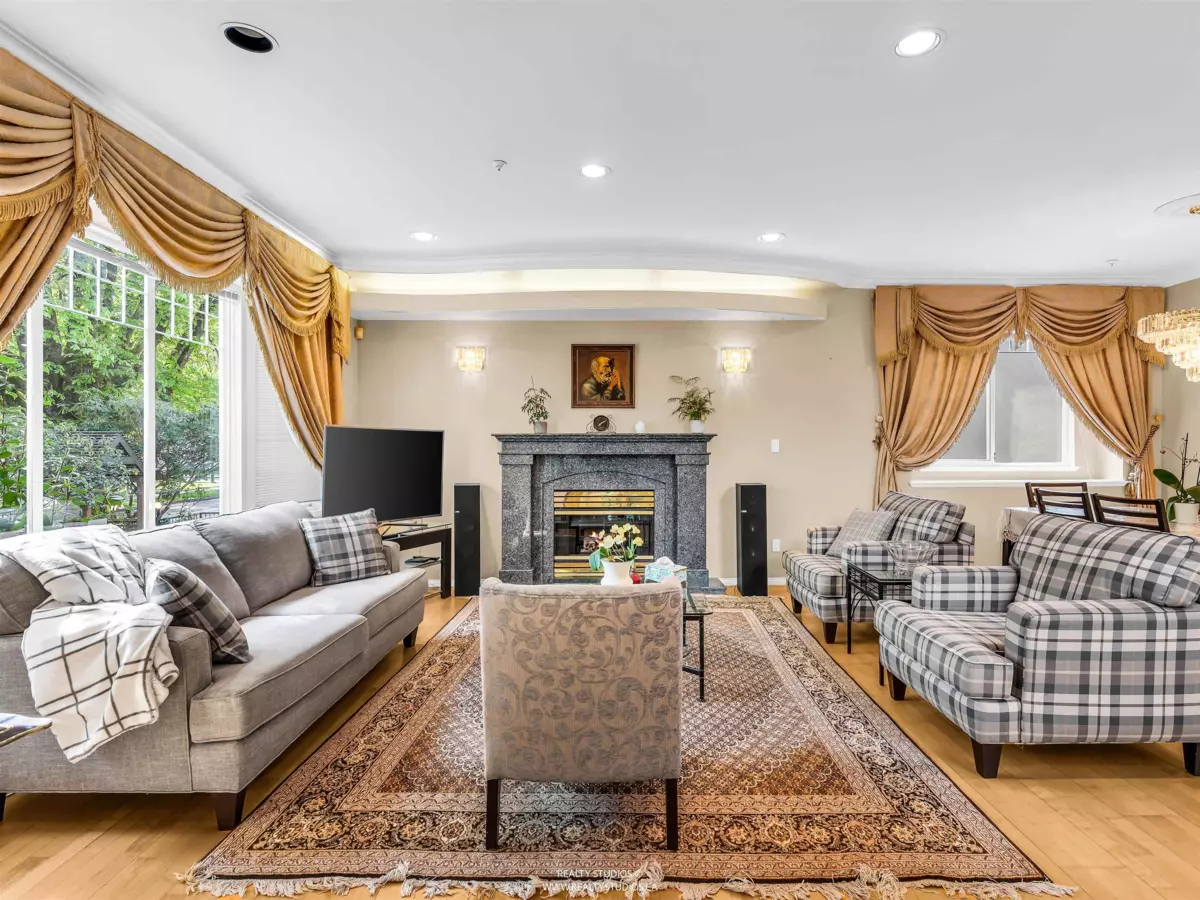 Family Room Photo of 3263 W 14th Avenue, Vancouver, BC
