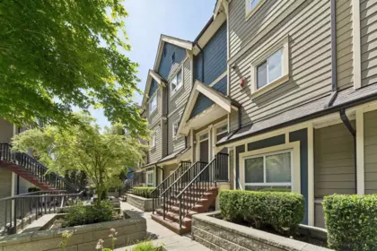 203 3488 Sefton Street, Port Coquitlam, BC, Port Coquitlam — Townhouse for sale