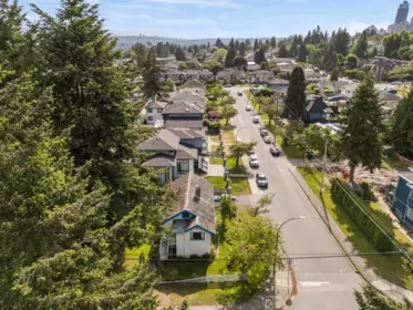 Front Yard Photo of 5282 Inman Avenue, Burnaby, BC