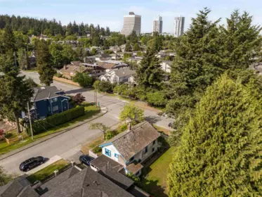 Garden / Landscaping Photo of 5282 Inman Avenue, Burnaby, BC