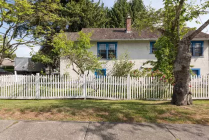 Outdoor Patio Photo of 5282 Inman Avenue, Burnaby, BC