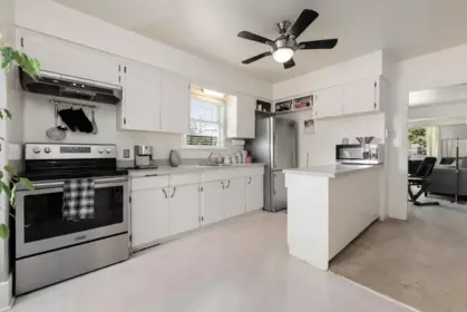 Primary Bedroom Photo of 5282 Inman Avenue, Burnaby, BC