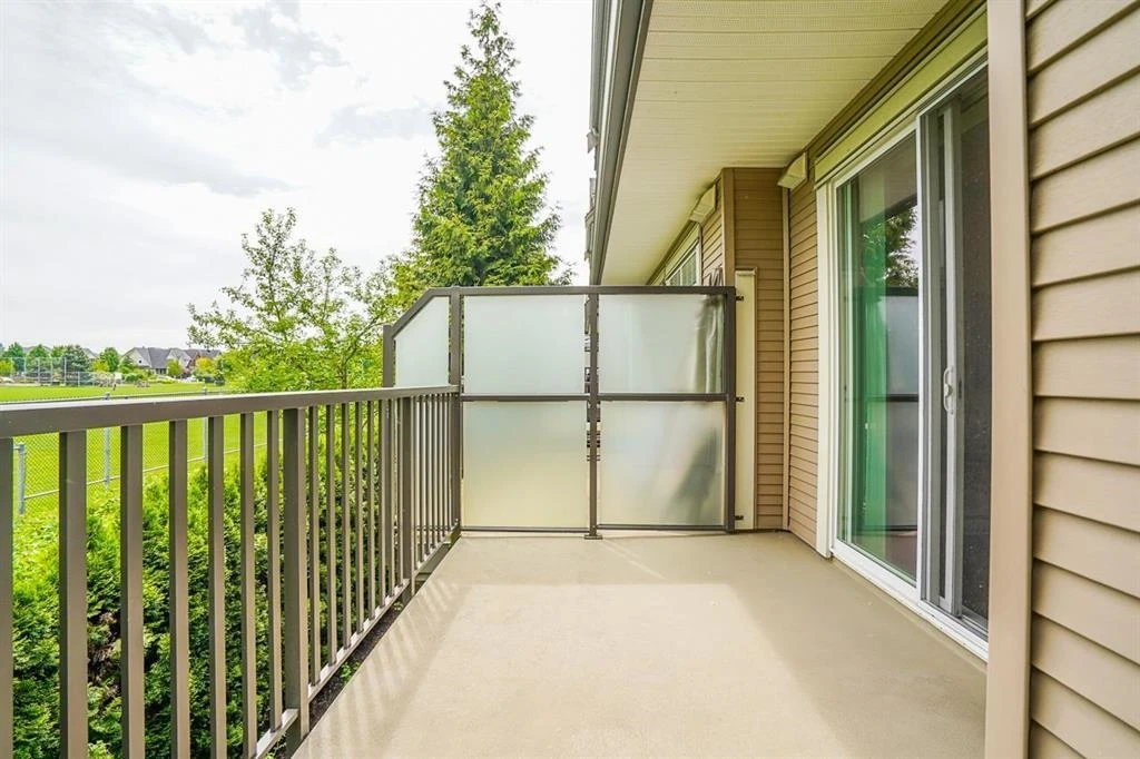 Living Room Photo of 25 8250 209b Street, Langley, BC