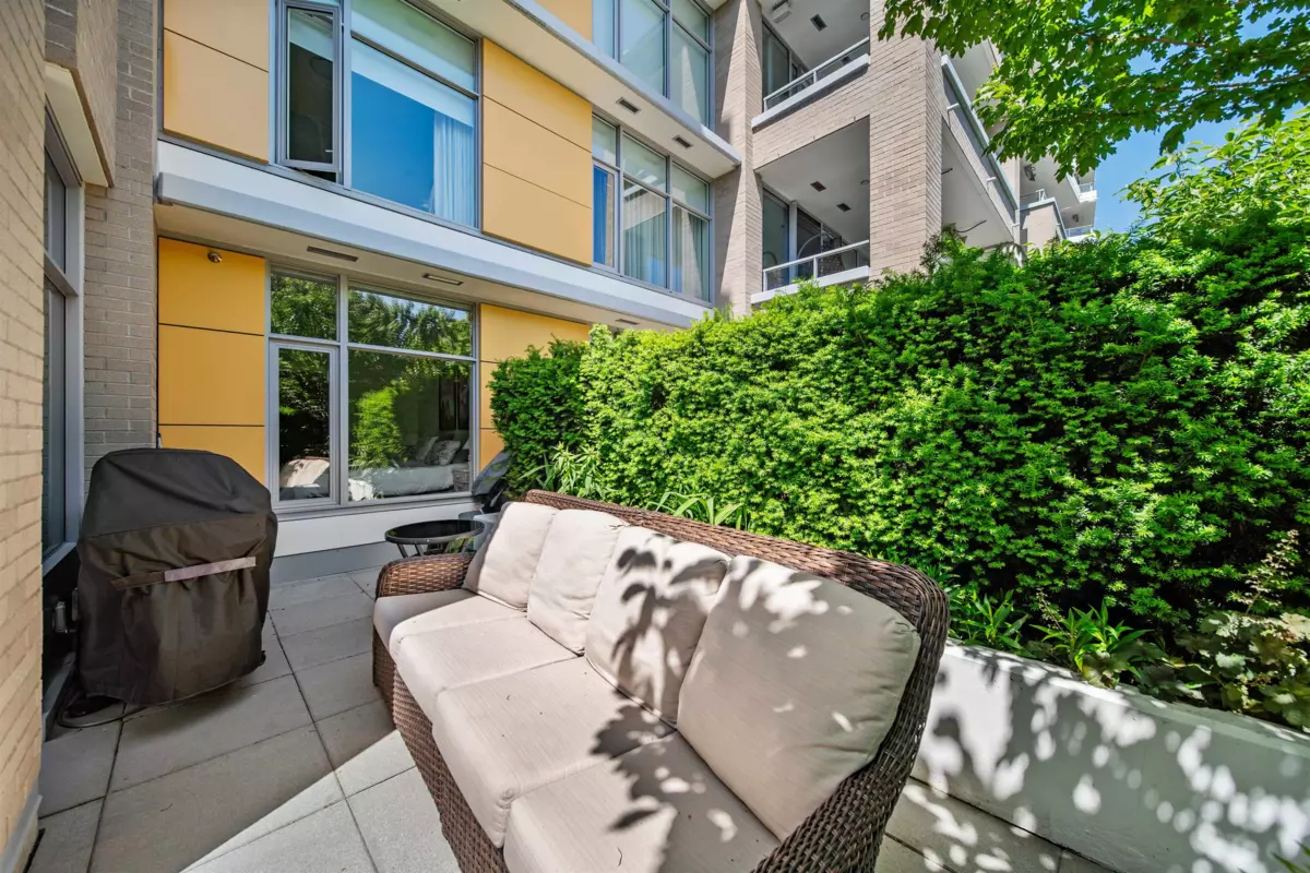 Family Room Photo of 103 1501 Vidal Street, White Rock, BC