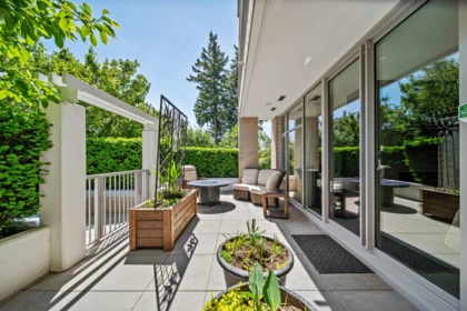 103 1501 Vidal Street, White Rock, BC, White Rock — 2 bed apartment/condo for sale