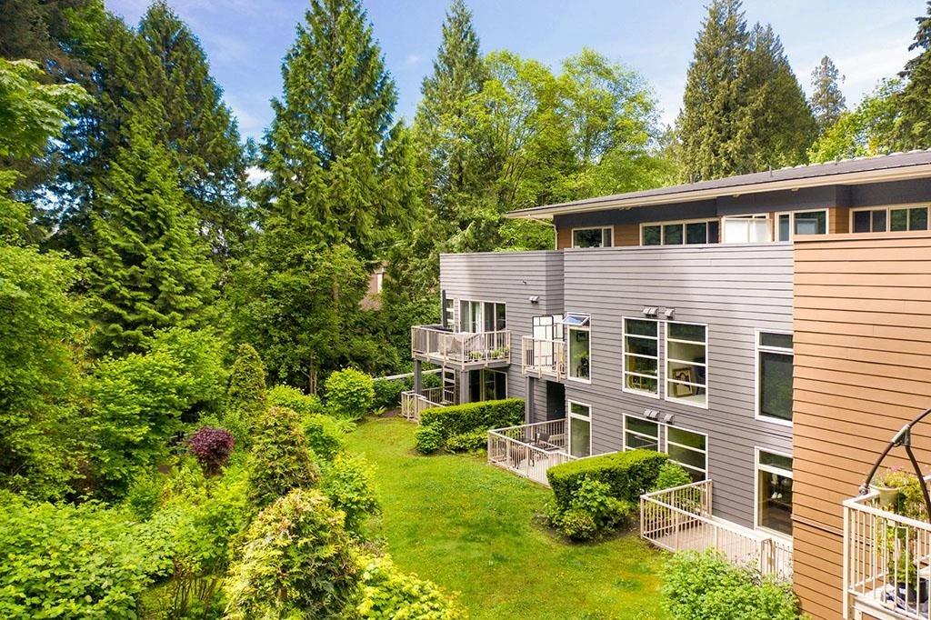 Family Room Photo of PH2 2832 Capilano Road, North Vancouver, BC