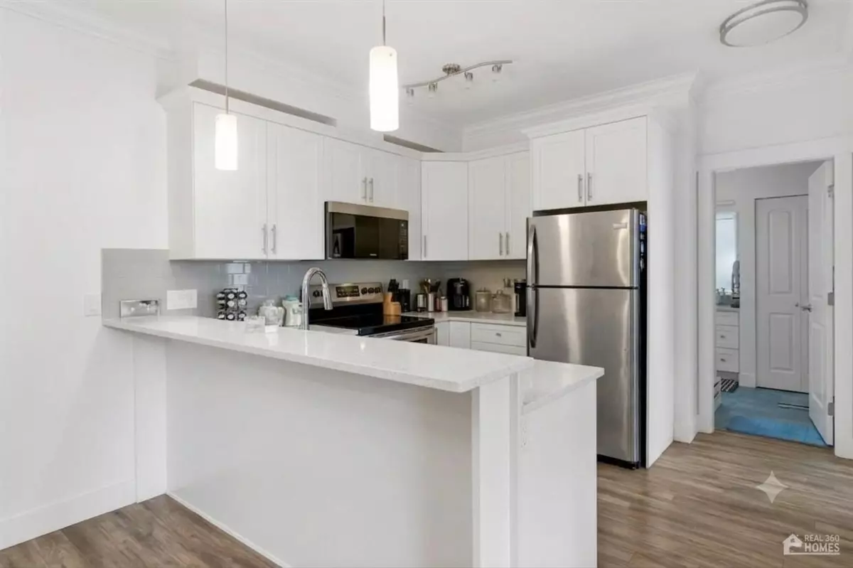 Dining Area Photo of 320 8183 121a Street, Surrey, BC