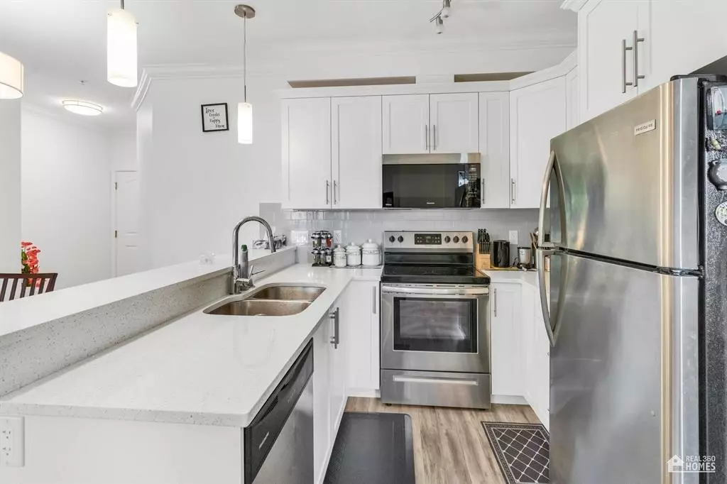 Family Room Photo of 320 8183 121a Street, Surrey, BC