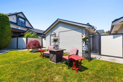 Garden / Landscaping Photo of A 2484 Nile Gate, Port Coquitlam, BC
