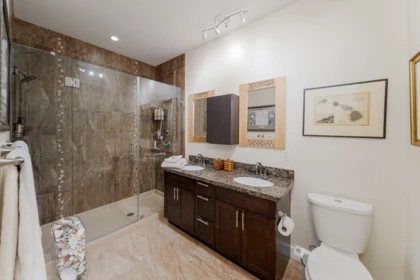 Guest Bathroom Photo of 356 EAST WEST ROAD, Mayne Island BC V0N 2J2