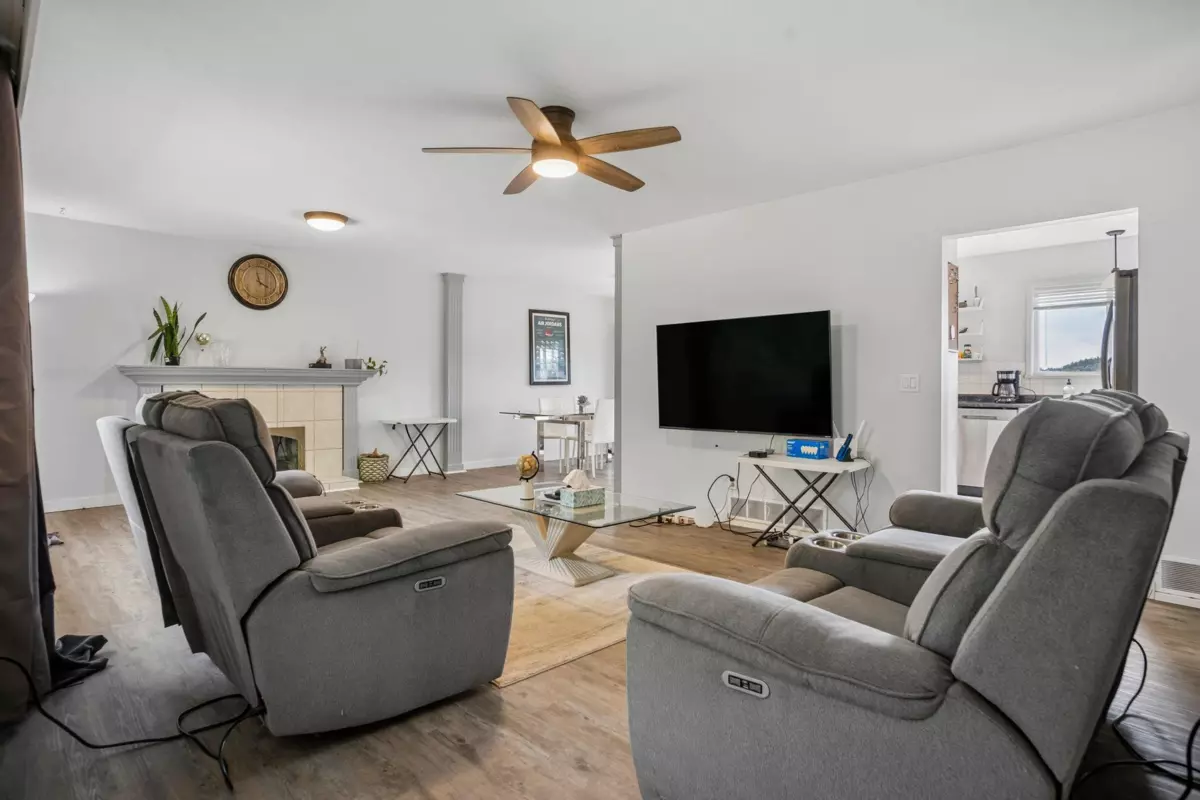 Living Room Photo of 1617 Western Drive, Port Coquitlam, BC