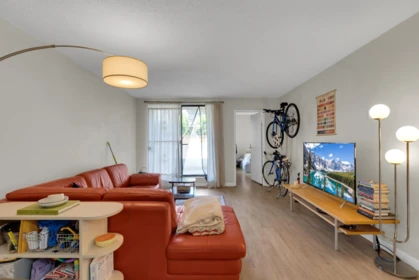 105 975 E Broadway, Vancouver, BC, Vancouver — Apartment/Condo for sale