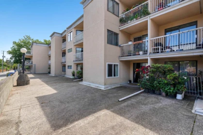 Laundry Room Photo of 105 975 E Broadway, Vancouver, BC