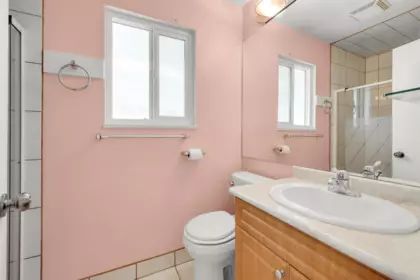 Guest Bathroom Photo of 11580 Seahurst Road, Richmond, BC