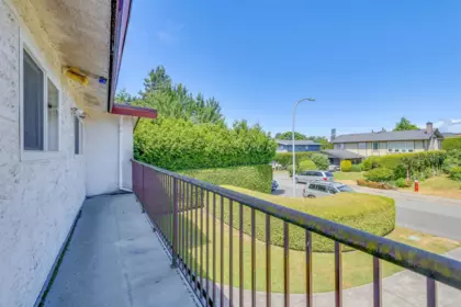 Hallway Photo of 11580 Seahurst Road, Richmond, BC