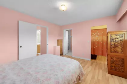 Walk-In Closet Photo of 11580 Seahurst Road, Richmond, BC