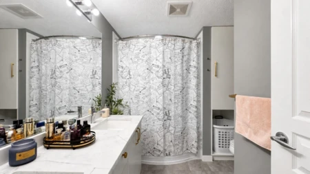 Primary Bathroom Photo of 403 2958 Silver Springs Boulevard, Coquitlam, BC