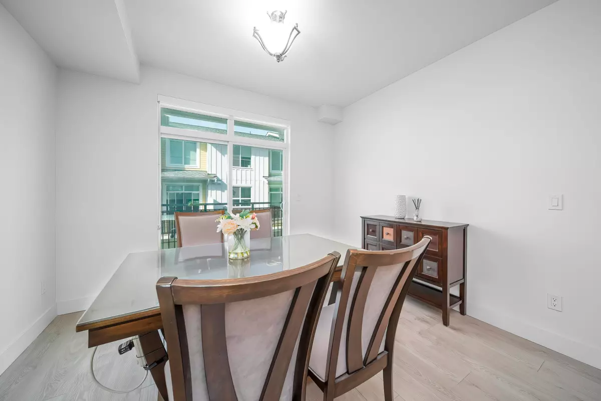 Dining Area Photo of 50 16561 17a Avenue, Surrey, BC