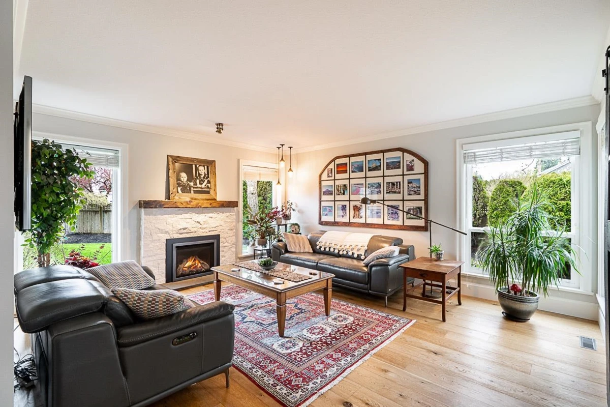 Living Room Photo of 15464 60a Avenue, Surrey, BC