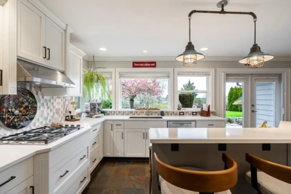 Kitchen Island Photo of 15464 60a Avenue, Surrey, BC
