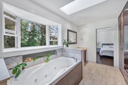 Primary Bathroom Photo of 425 Tempe Crescent, North Vancouver, BC