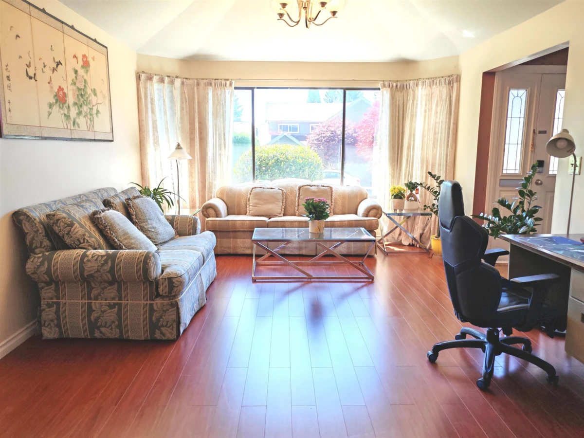 Family Room Photo of 11933 Woodgrove Avenue, Delta, BC