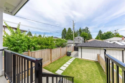 Front Yard Photo of 2975 E 42nd Avenue, Vancouver, BC