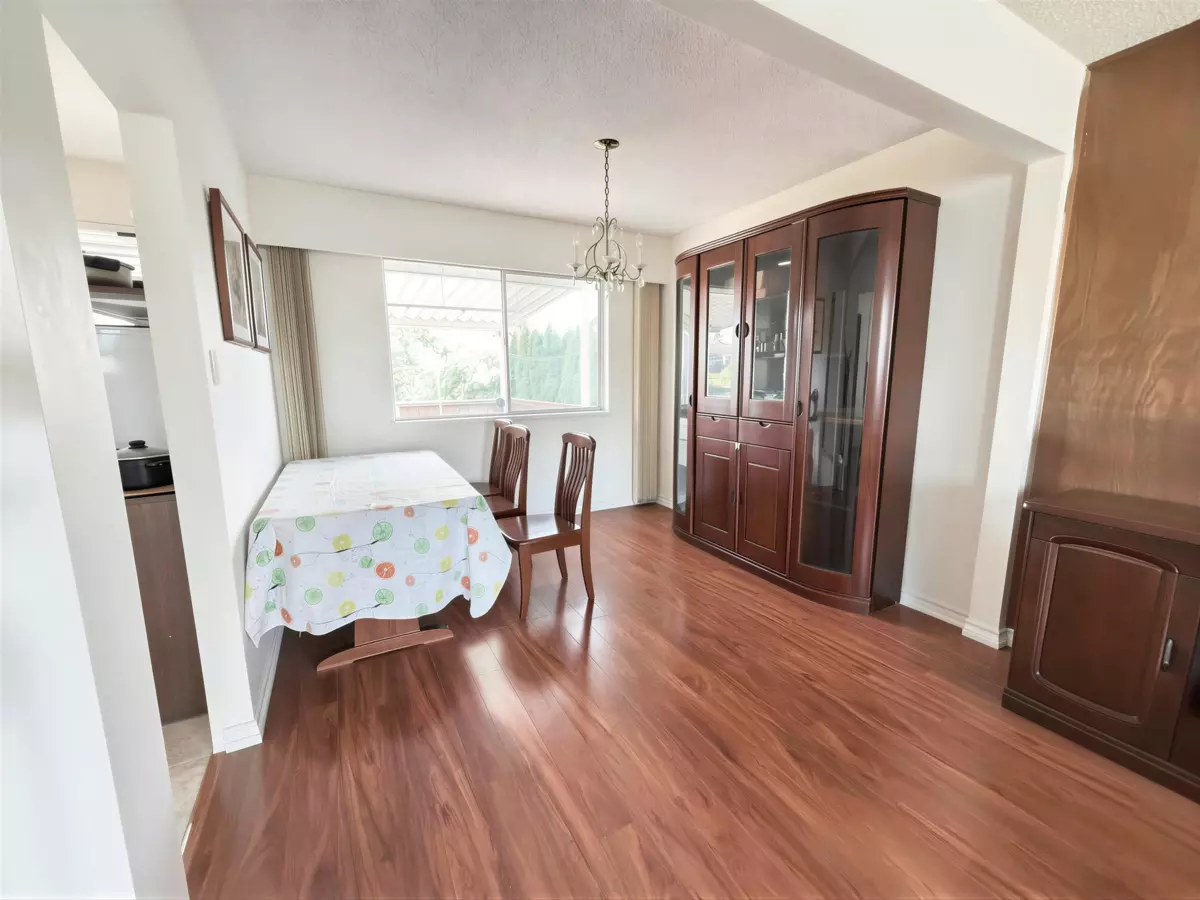 Family Room Photo of 10580 Dennis Crescent, Richmond, BC