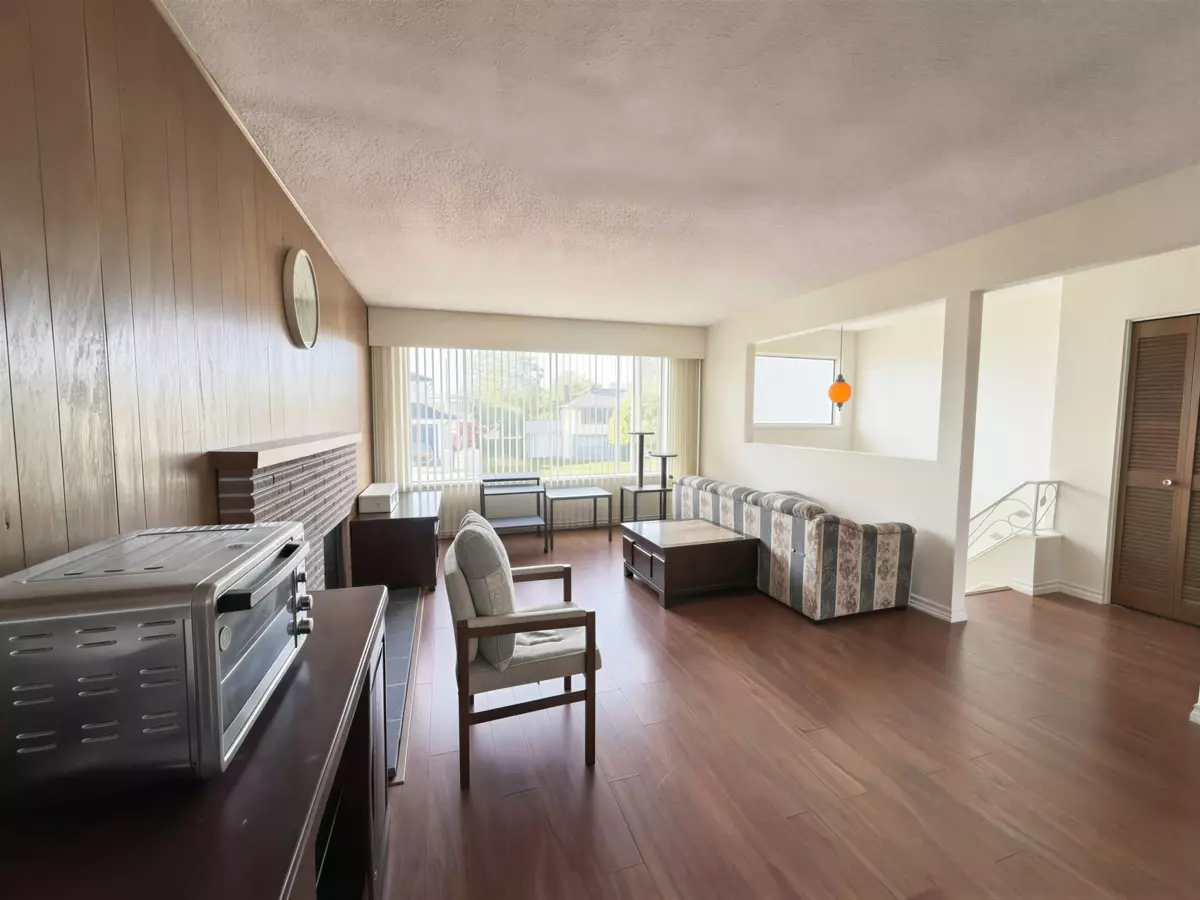 Living Room Photo of 10580 Dennis Crescent, Richmond, BC