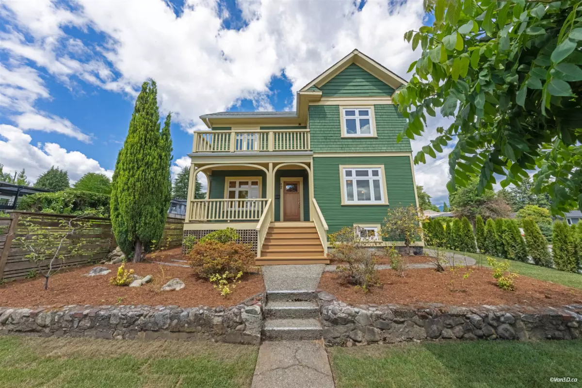 Exterior Rear Photo of 848 E 6th Street, North Vancouver, BC
