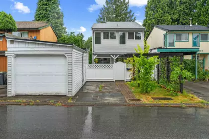 Mudroom Photo of 886 Pinebrook Place, Coquitlam, BC