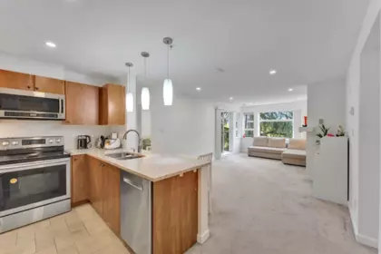 320 6508 Denbigh Avenue, Burnaby, BC, Burnaby — Apartment/Condo for sale