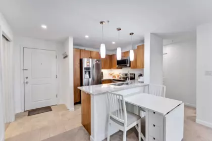 320 6508 Denbigh Avenue, Burnaby, BC, Burnaby — Apartment/Condo for sale